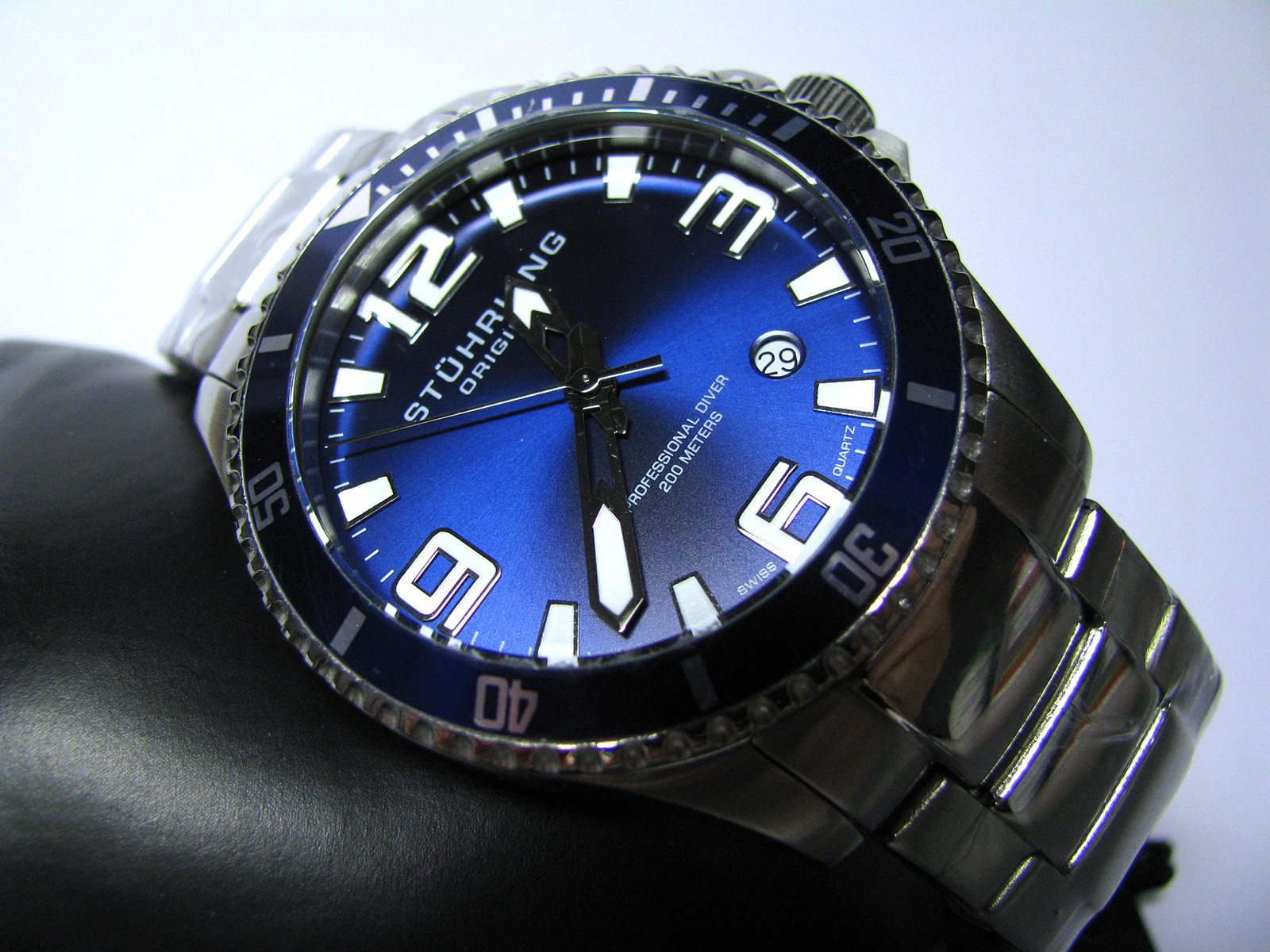 Stuhrling Original Men's 395.33U16 "Aquadiver Regatta" Watch Review