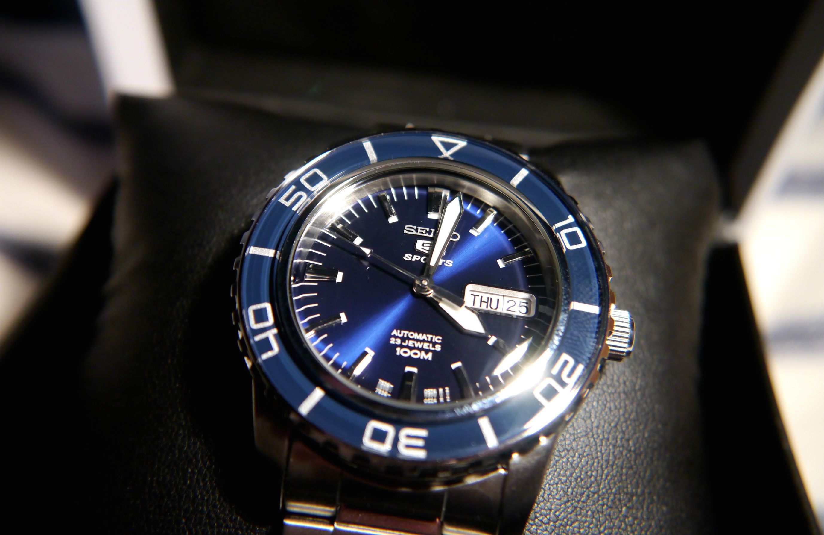 Seiko 5 on sale sports snzh53