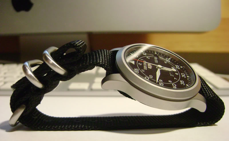 SNK809 side view, strap and case photo