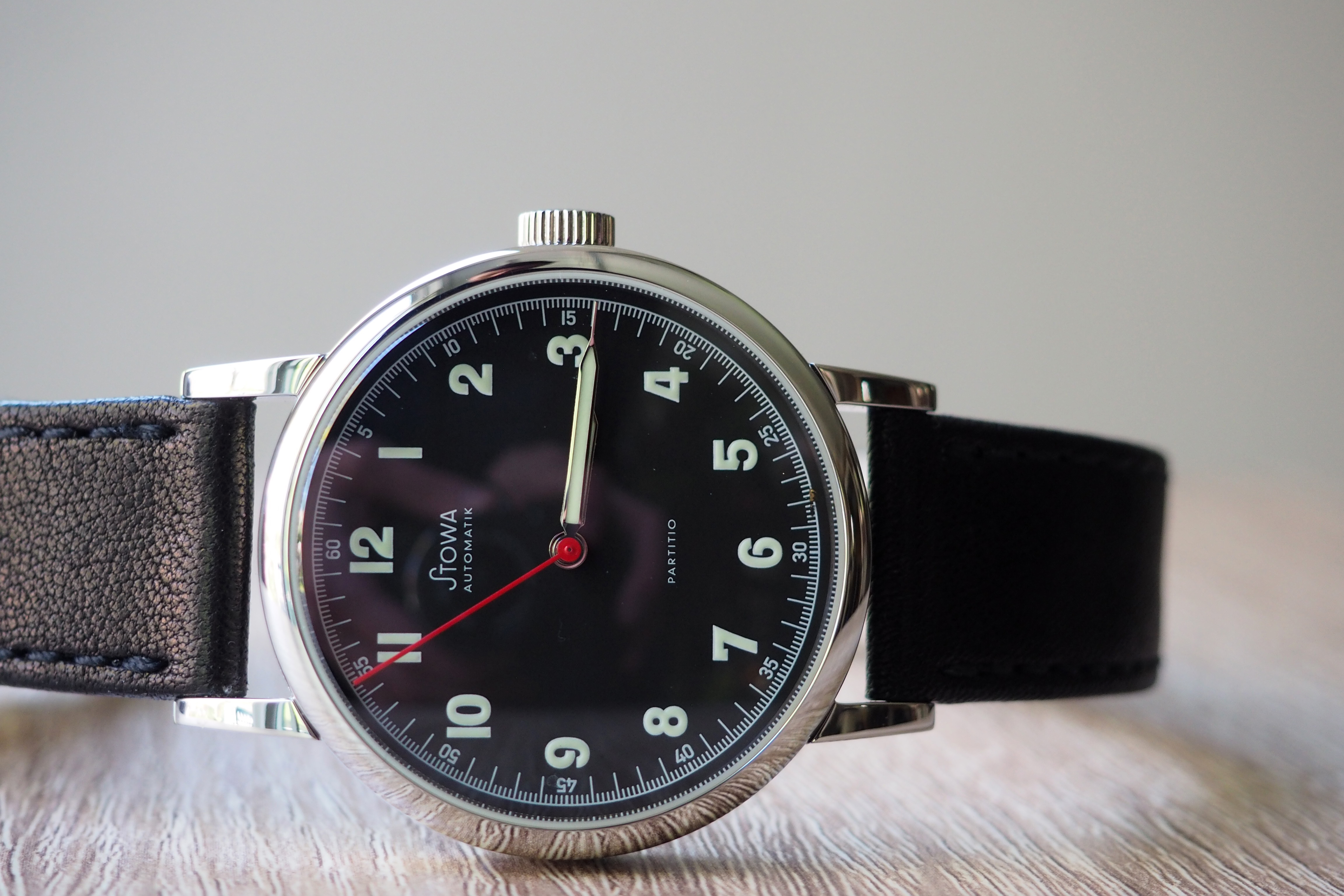 Stowa Partitio Watch Klassik black red second hand