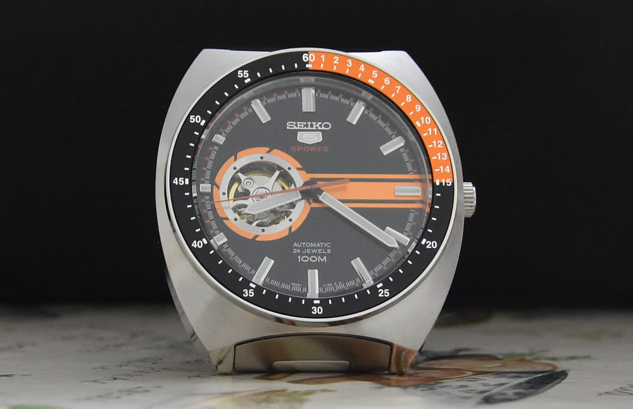 SSA331K1 with orange black bezel