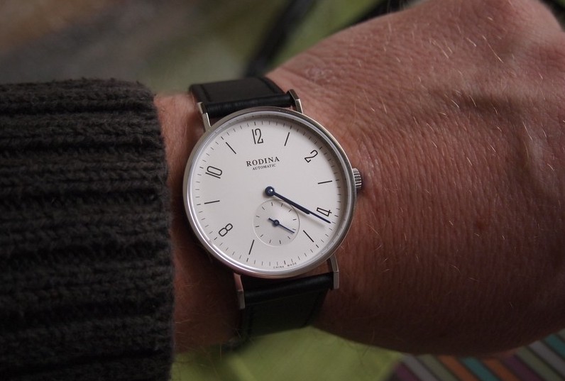 R005 dial on wrist