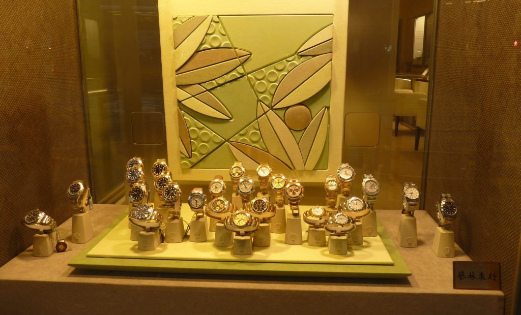 The Art Of Buying Watches From Pawn Shops WatchReviewBlog