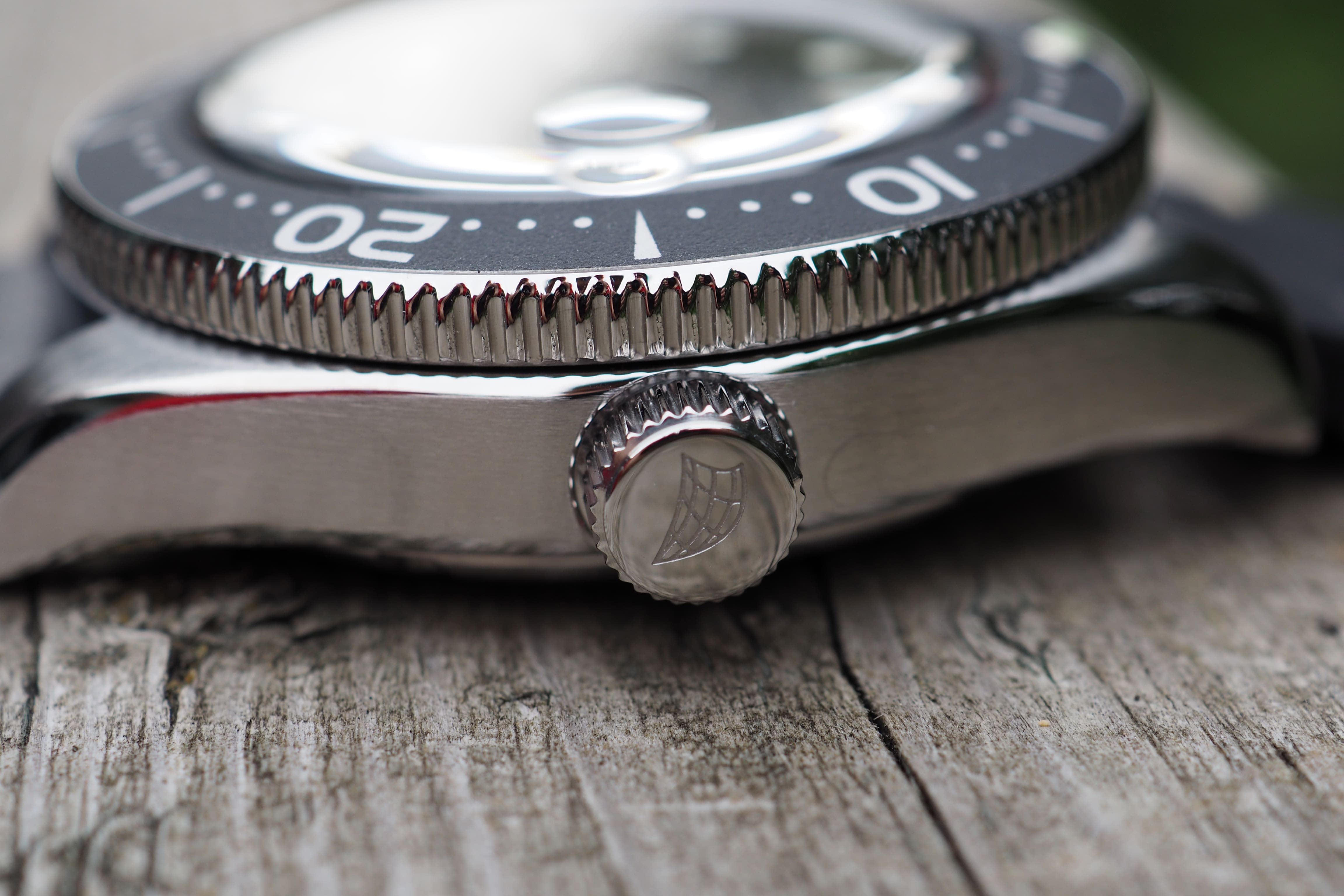 Screw down crown with logo