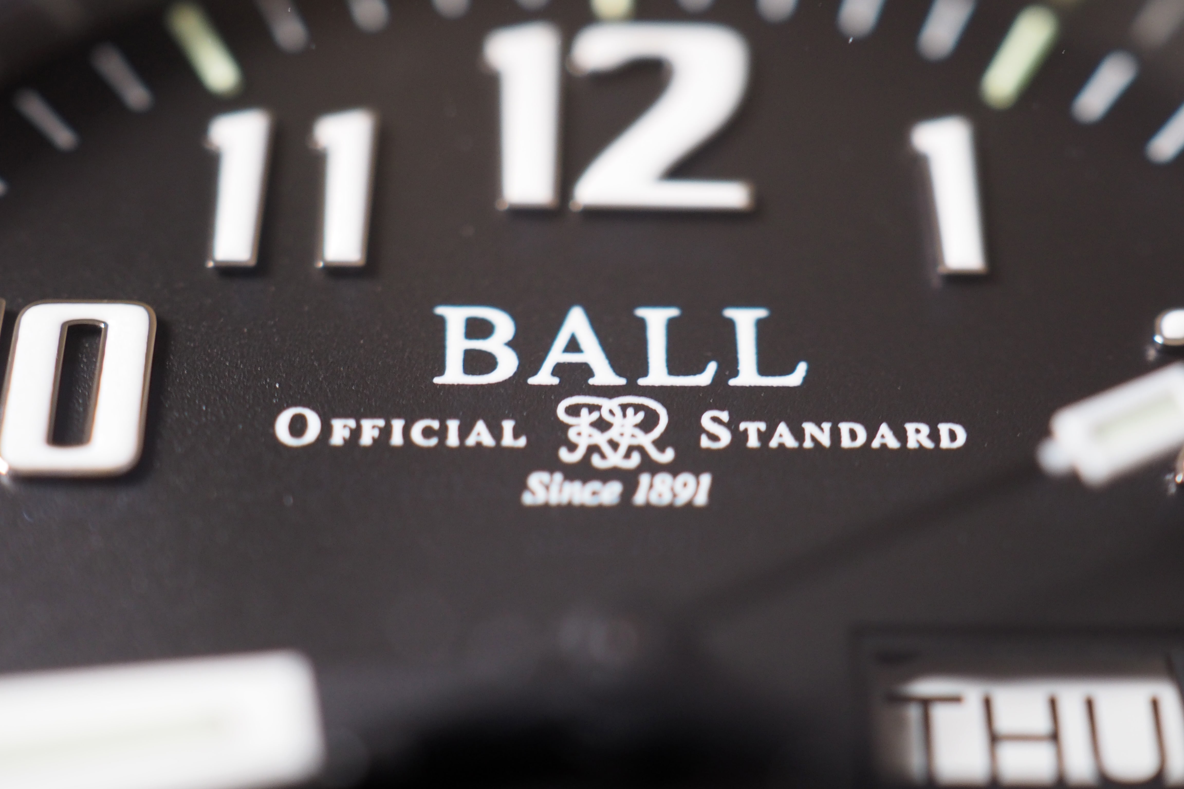 Logo macro on dial