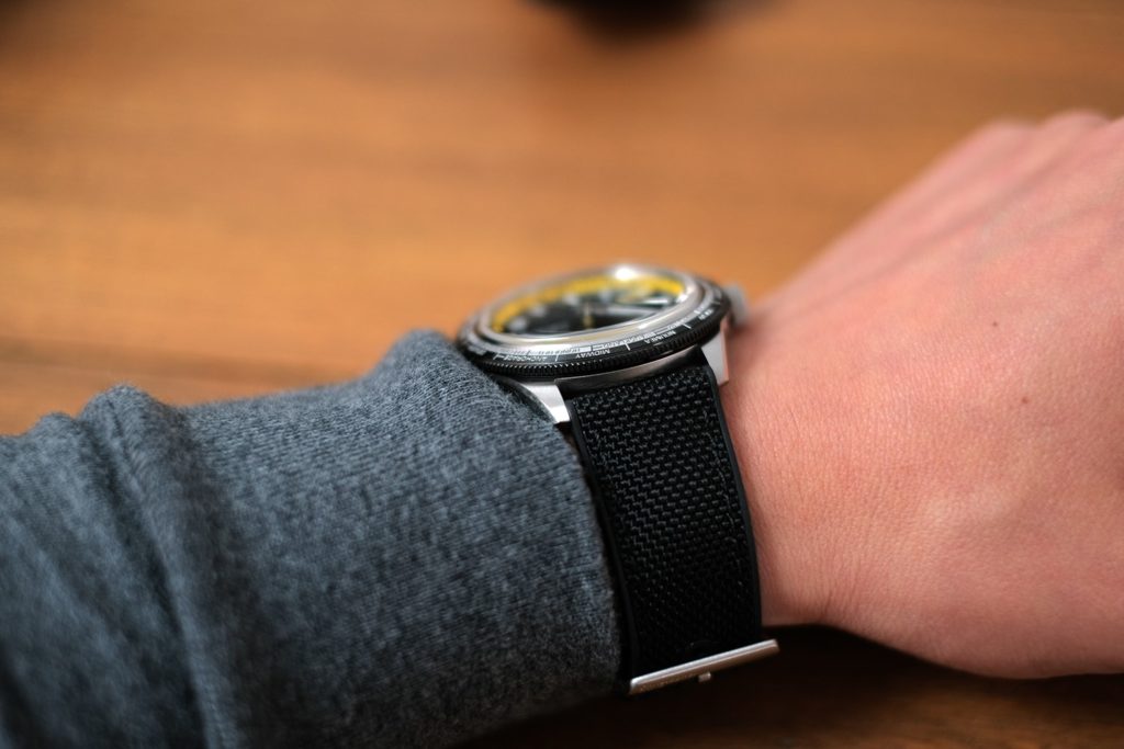 Side profile wrist shot