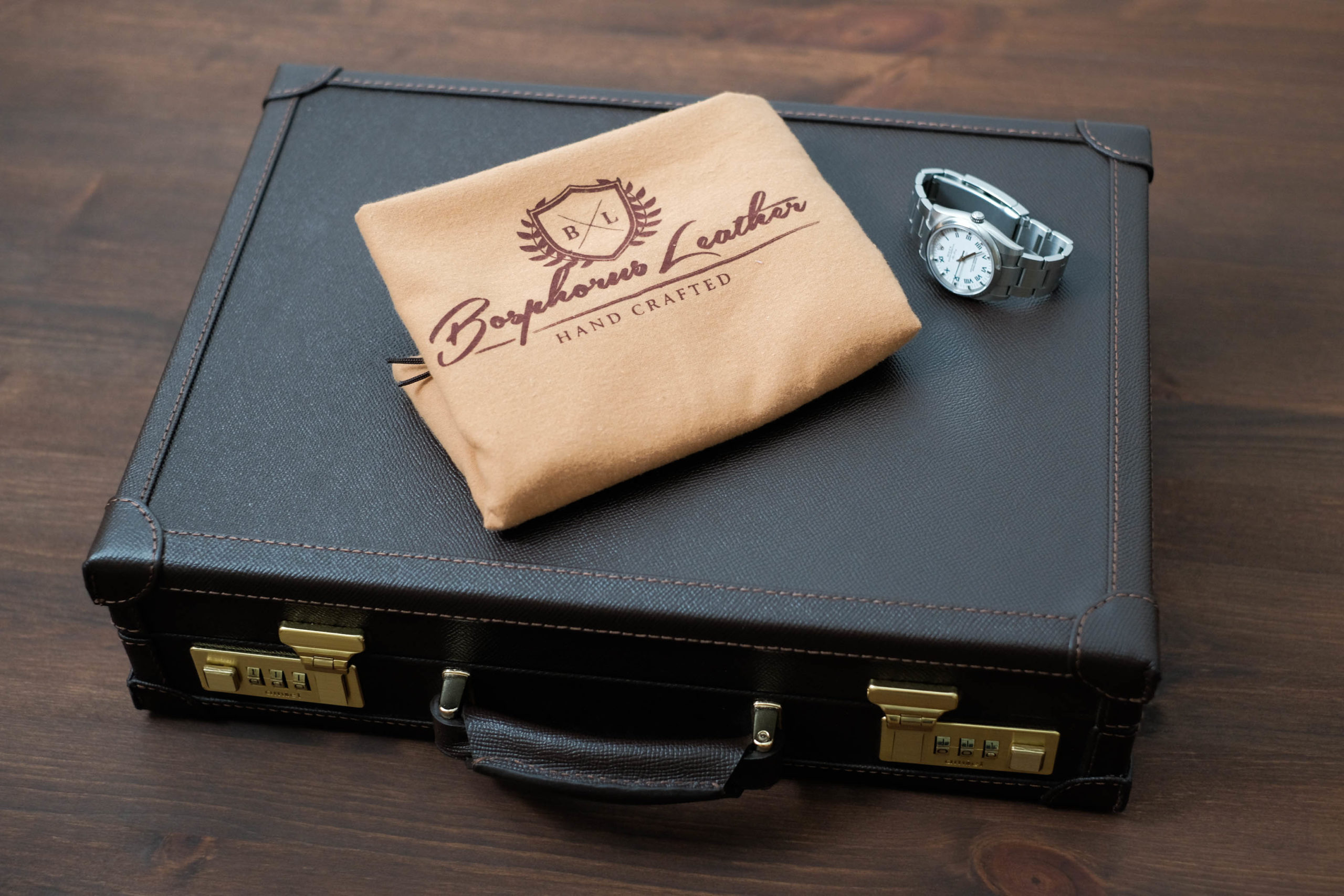 Bosphorus Leather Travel Case Closed Image