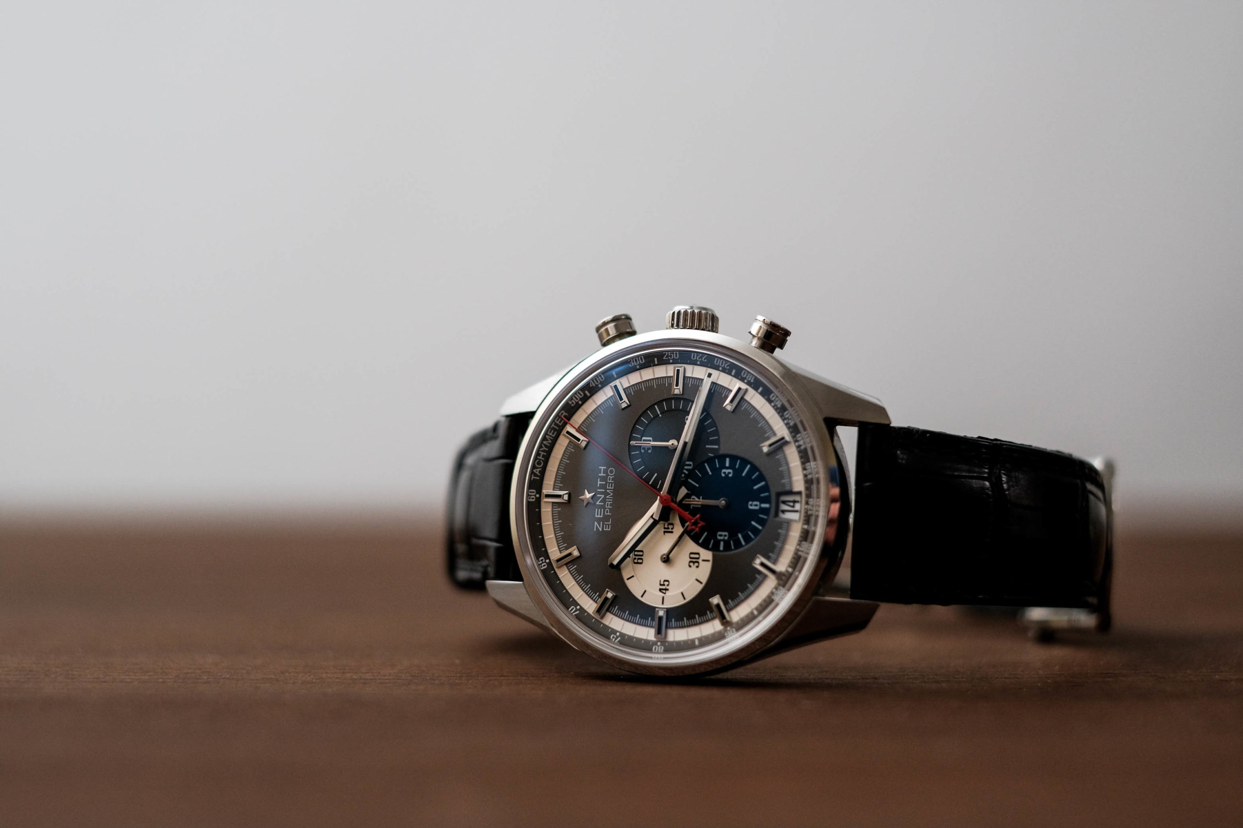 Tri-colour dial