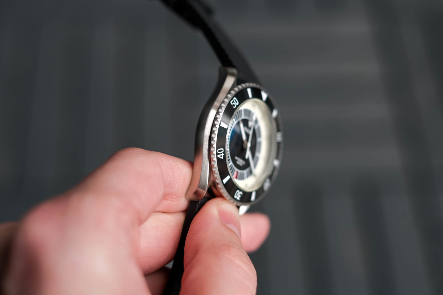 Vaer D5 Tropic Dive Watch Review WatchReviewBlog