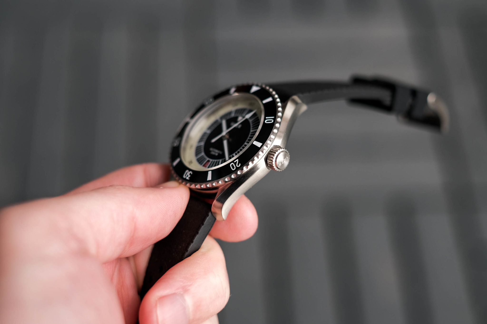 Vaer D5 Tropic Dive Watch Review WatchReviewBlog