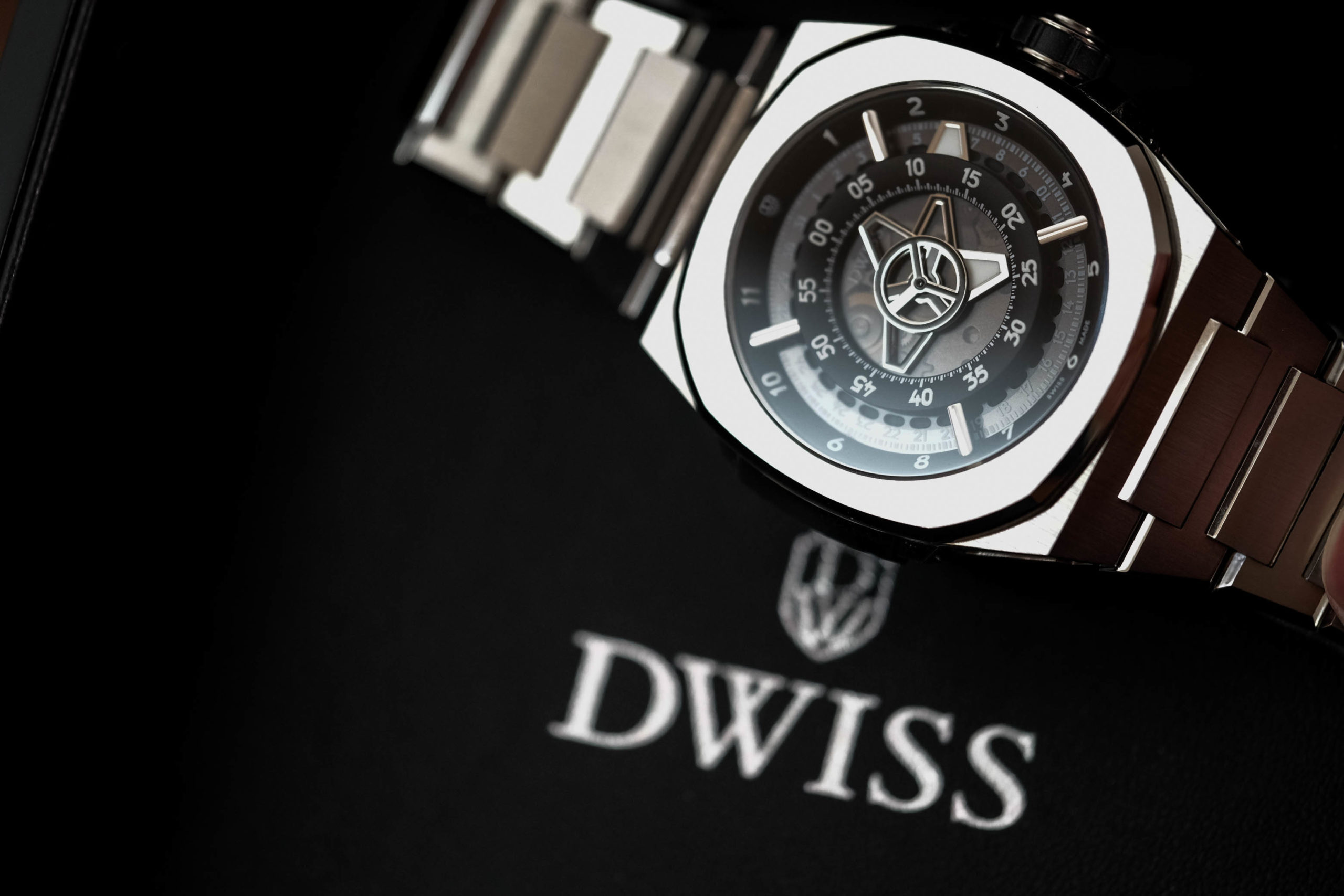 DWISS Logo with watch