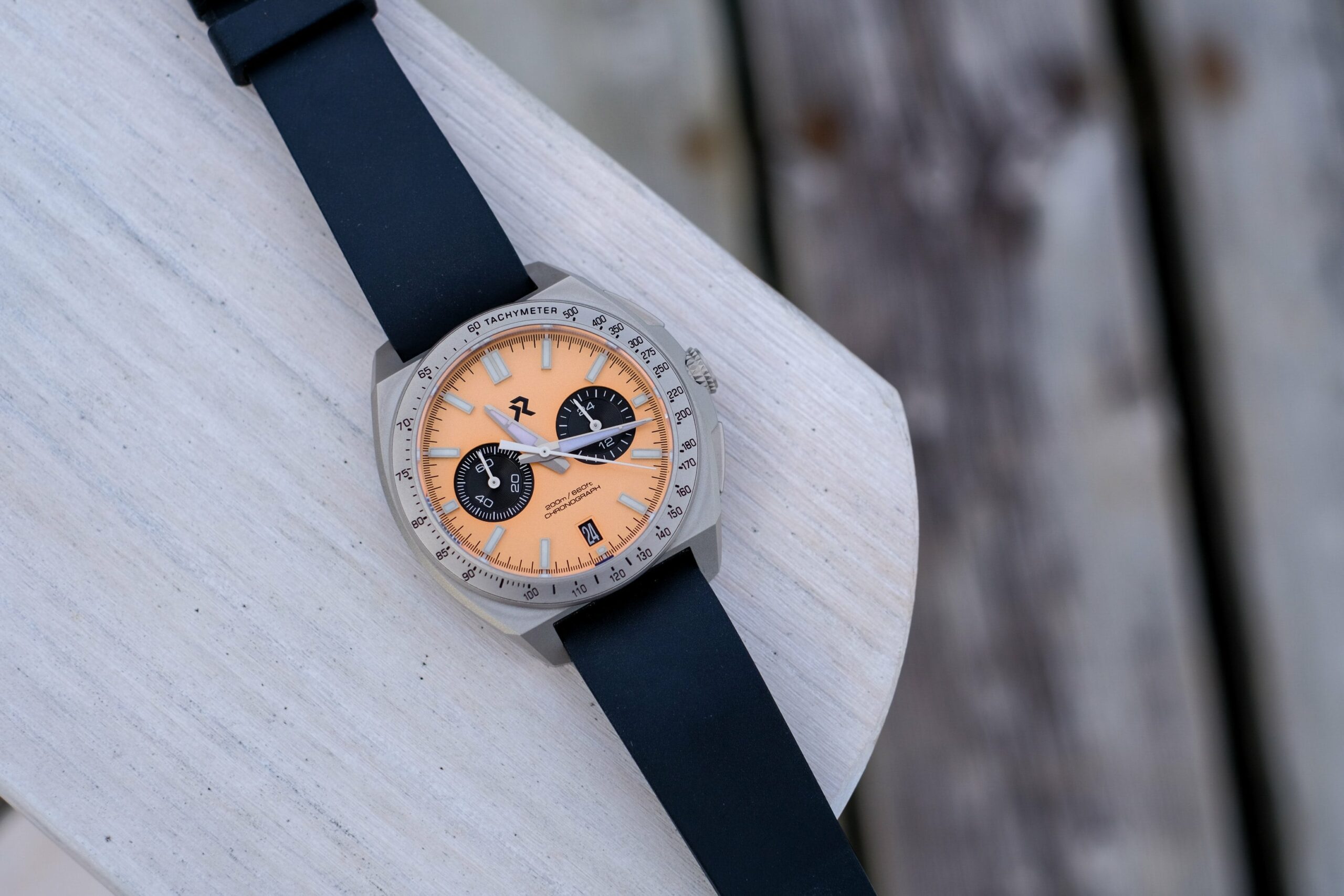 aldrig schweizisk en RZE Valour Titanium Meca-Quartz Chronograph Watch Review - WatchReviewBlog