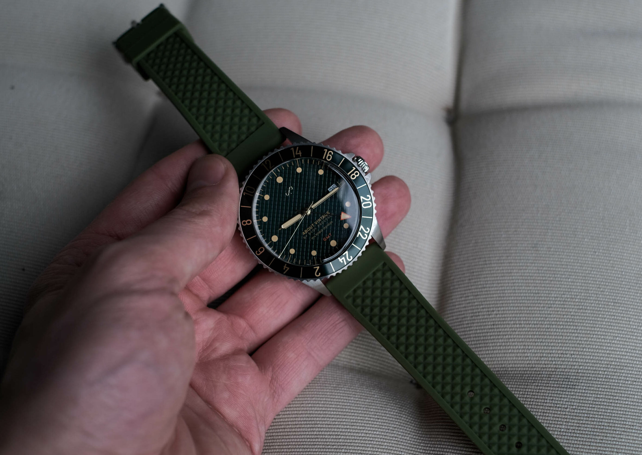 About vintage 1954 green rubber strap