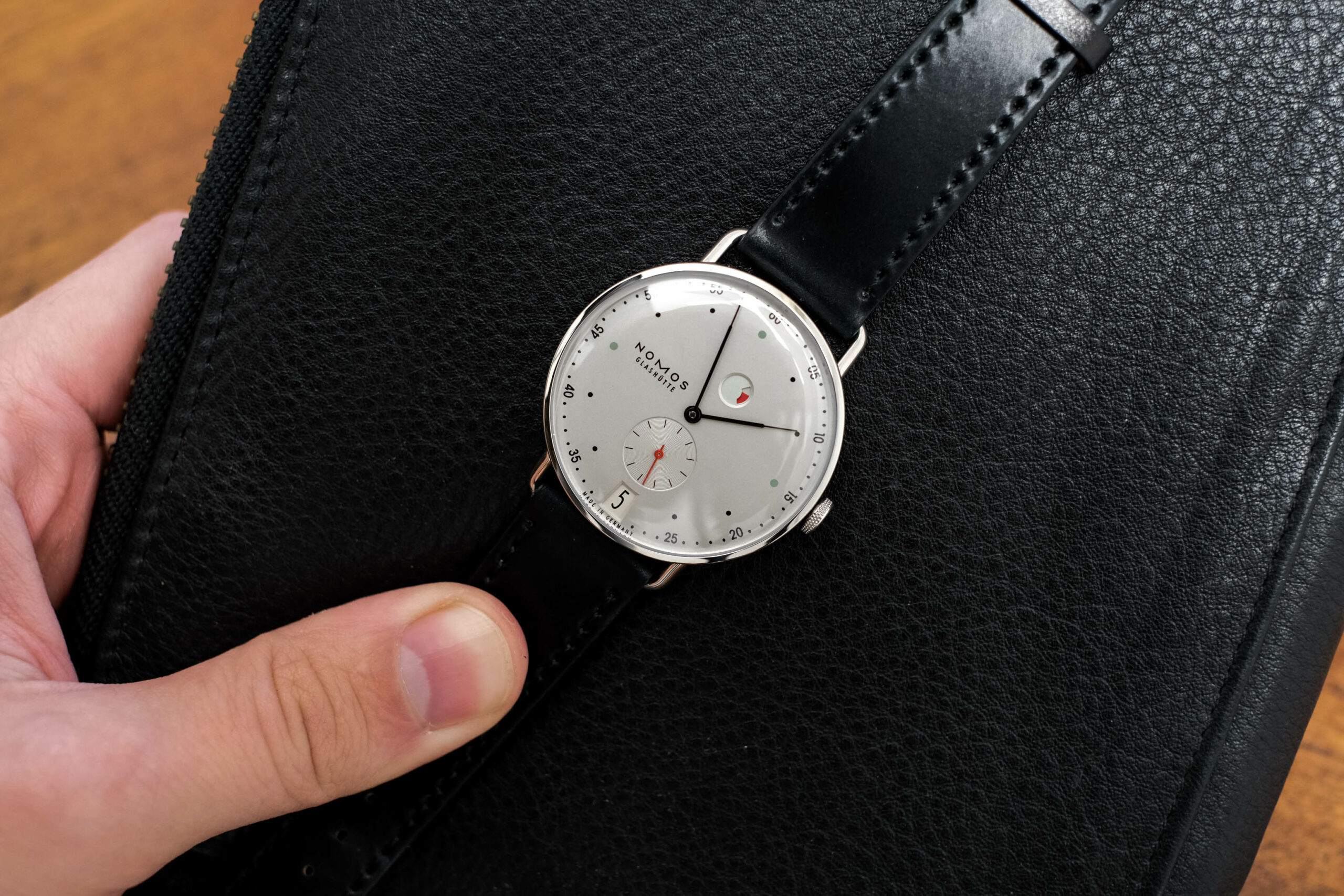 Nomos Ref 1101 design