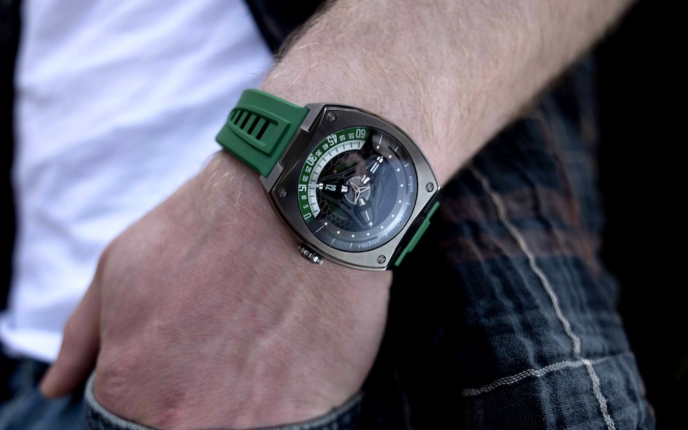 Atowak-tarantula-green-strap-wrist-shot