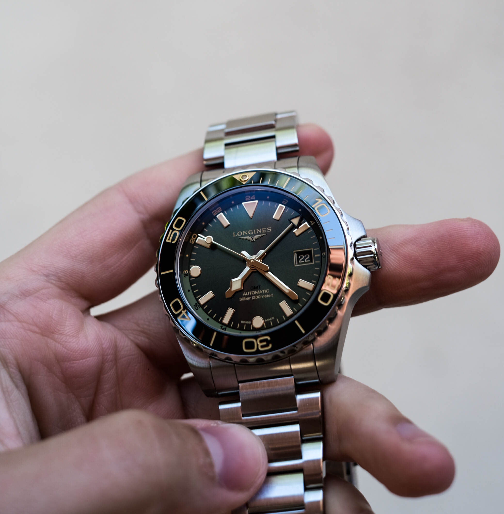 Longines Hydroconquest GMT hand and dial photo