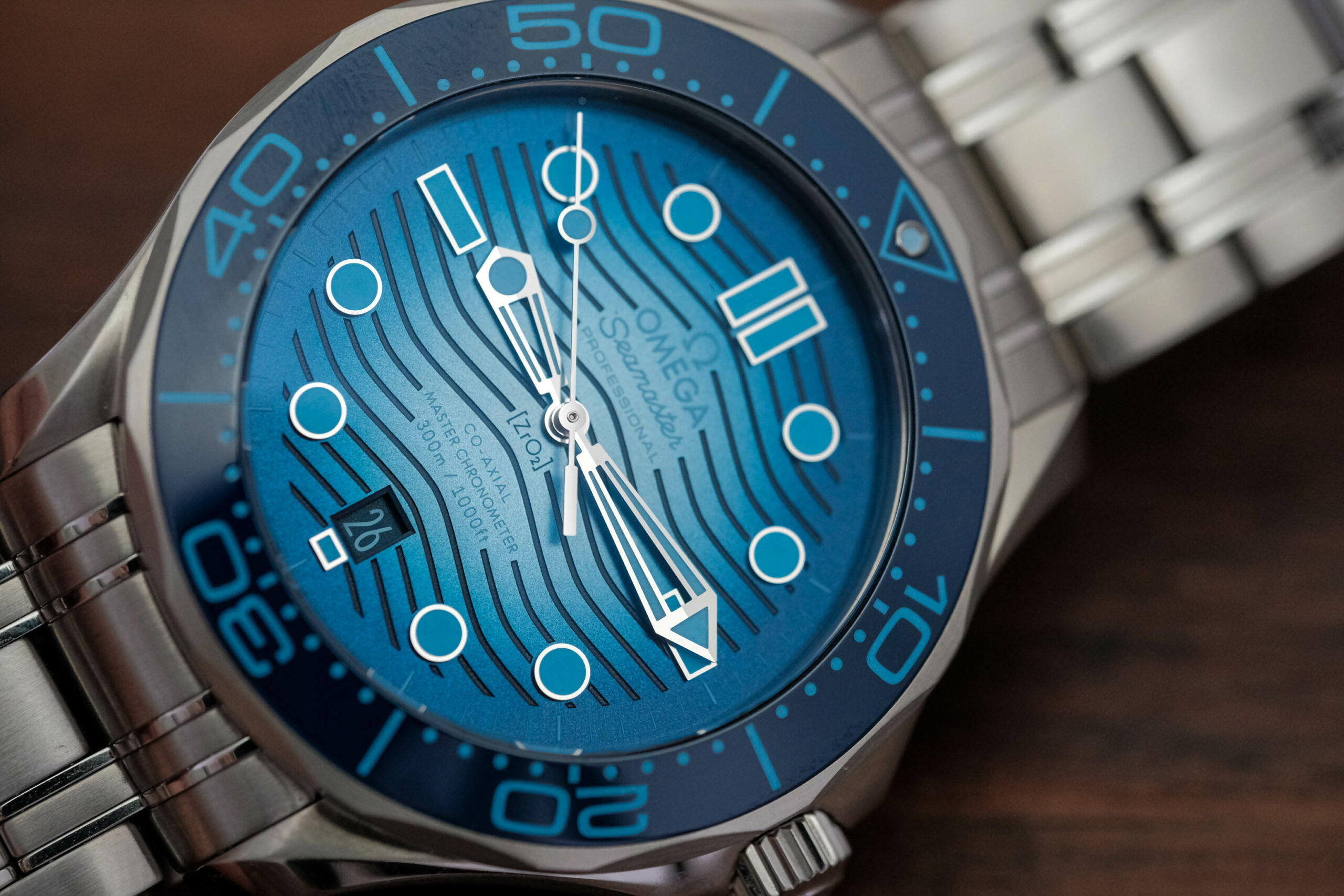 Omega Seamaster Diver 300M Summer Blue Gradient Texture