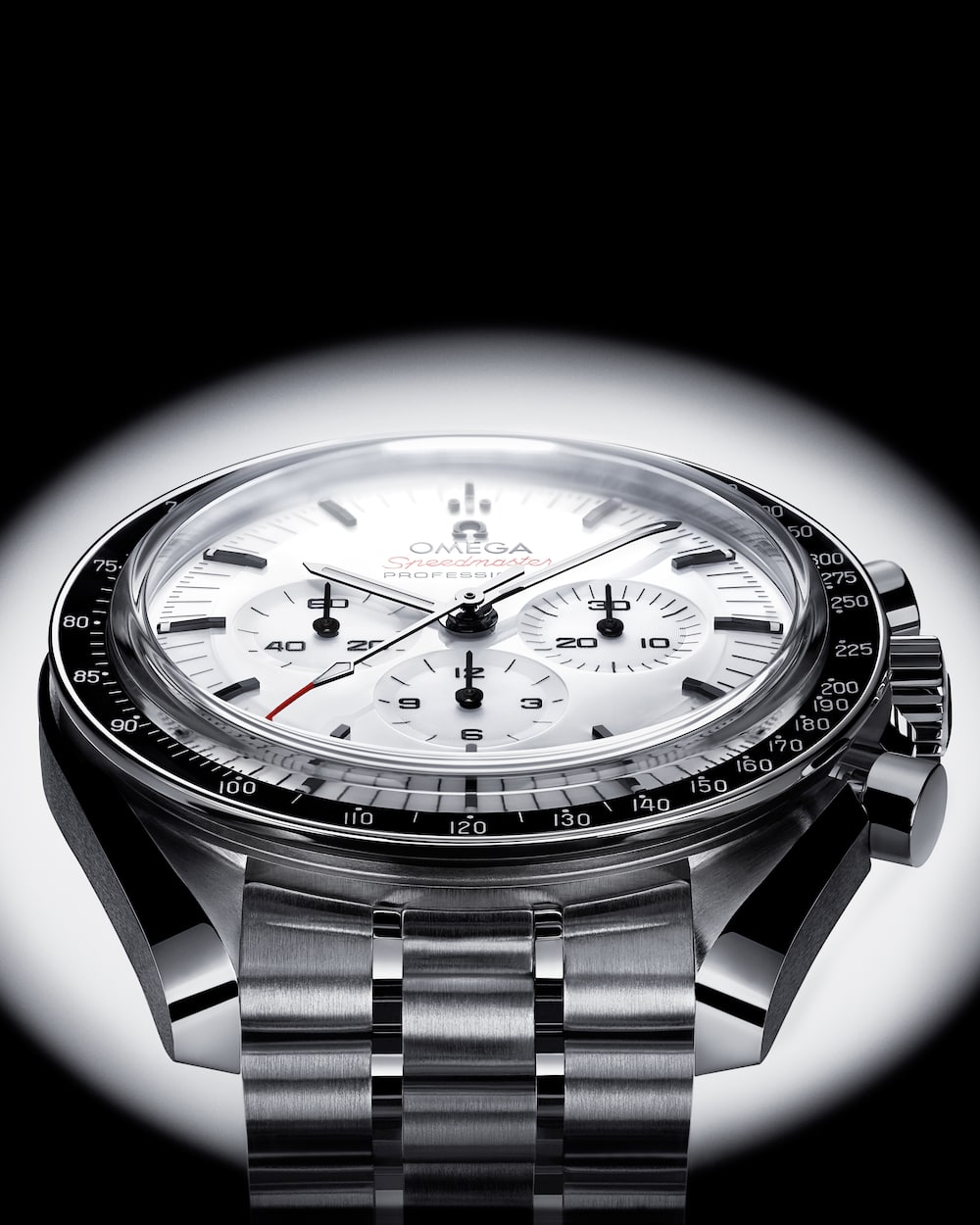 Speedmaster Moonwatch White Dial Daytona Similarities