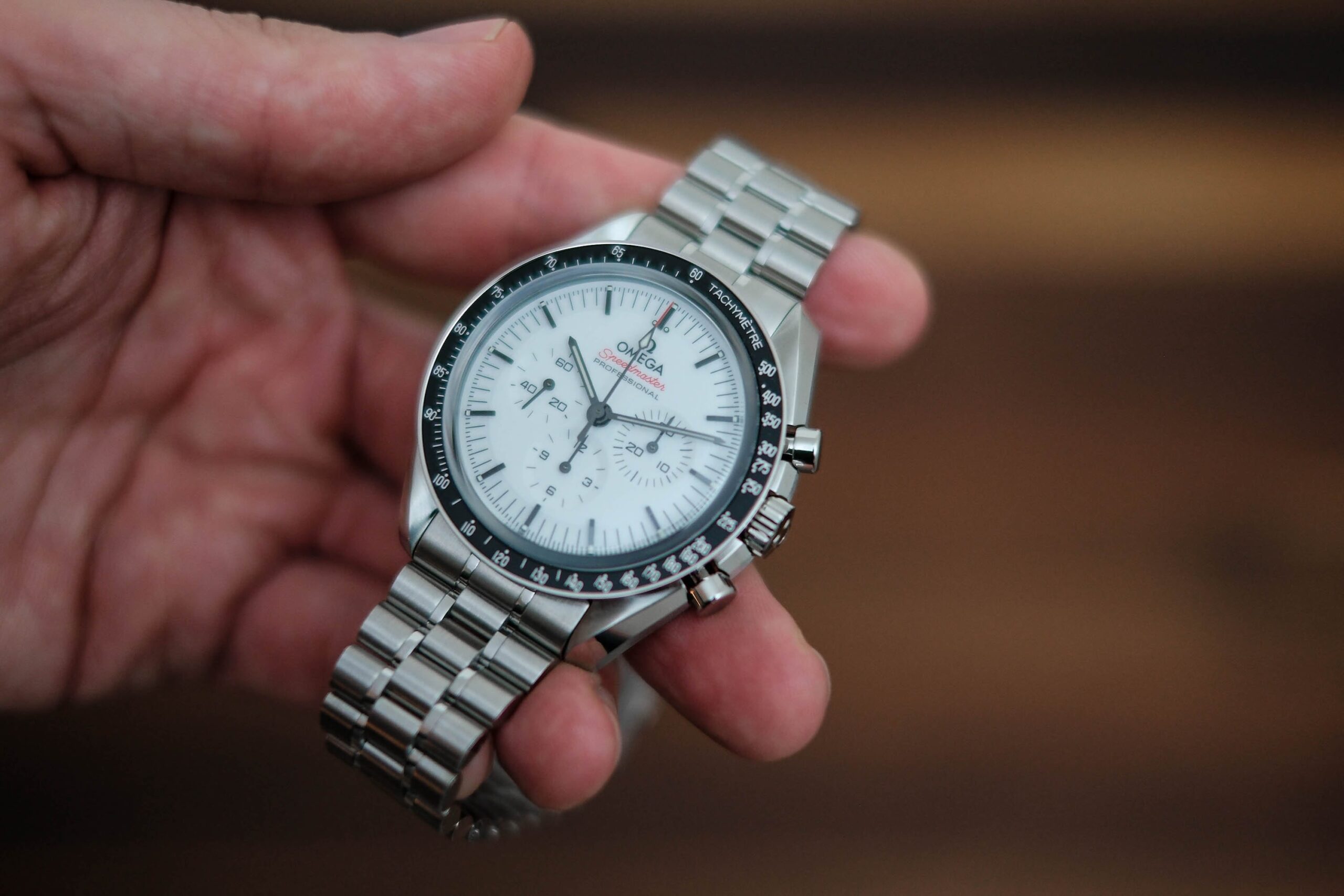Speedmaster-White-In-Hand