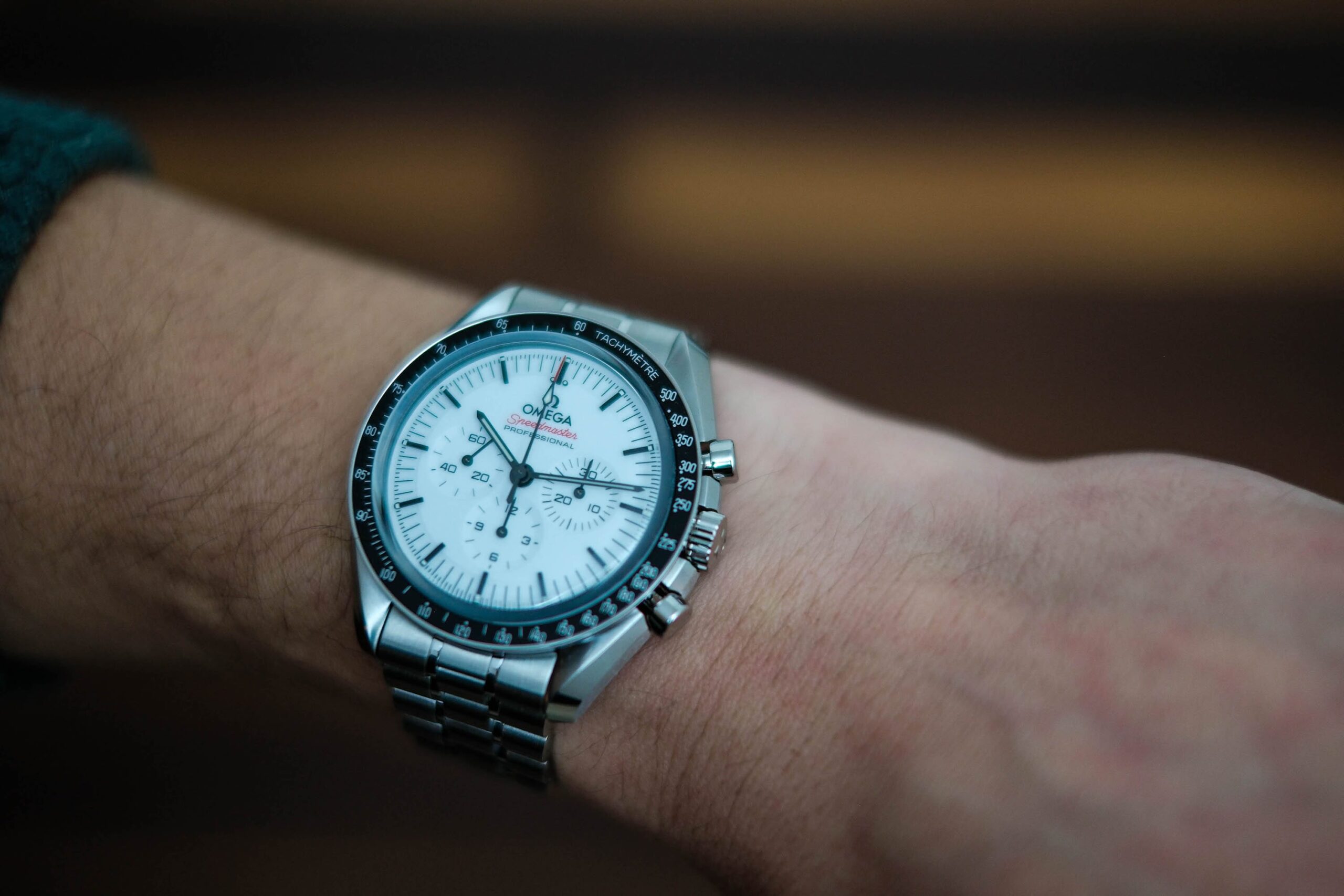 Speedmaster-Wrist-Side-View