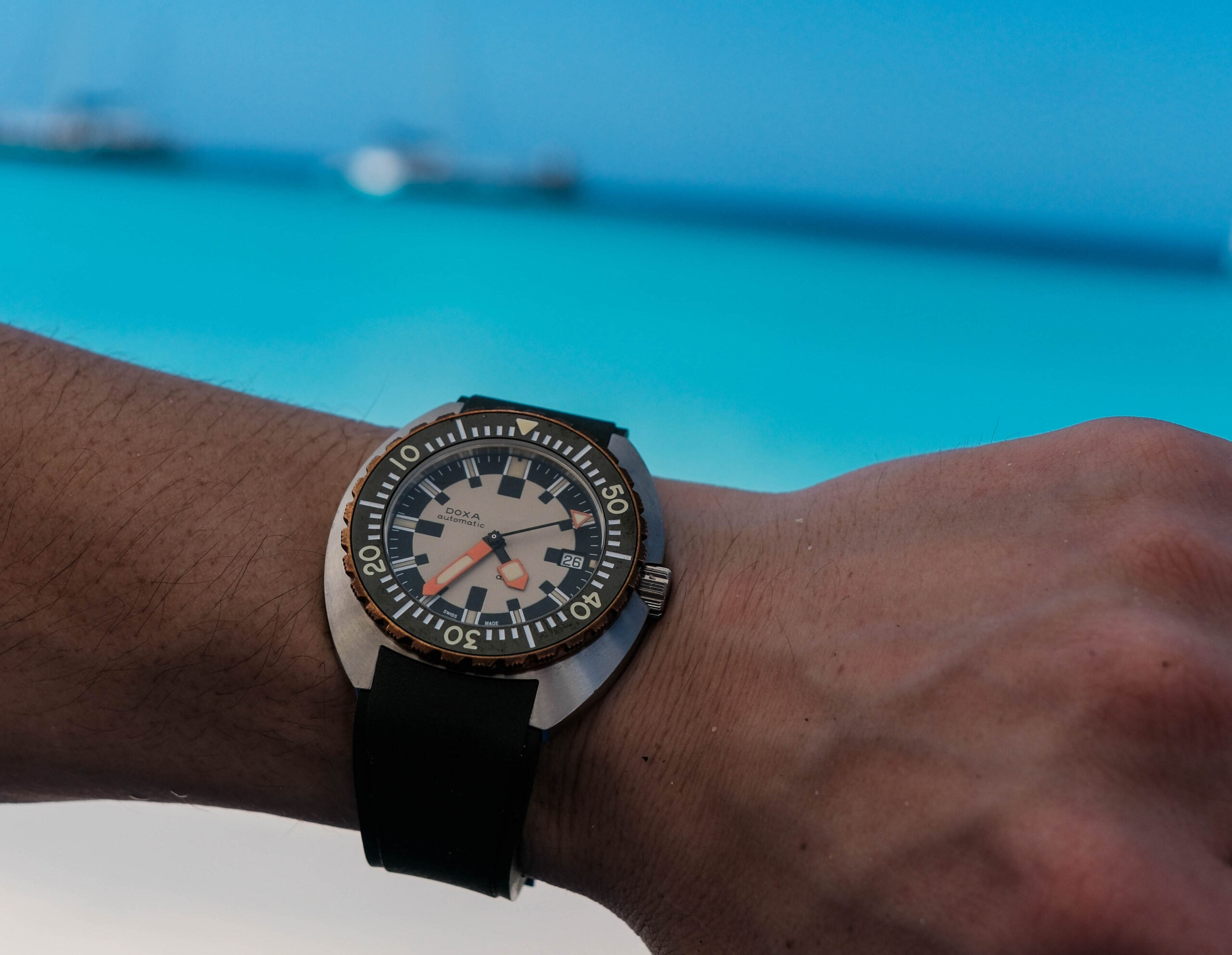 Doxa-Army-On-Wrist-Sizing