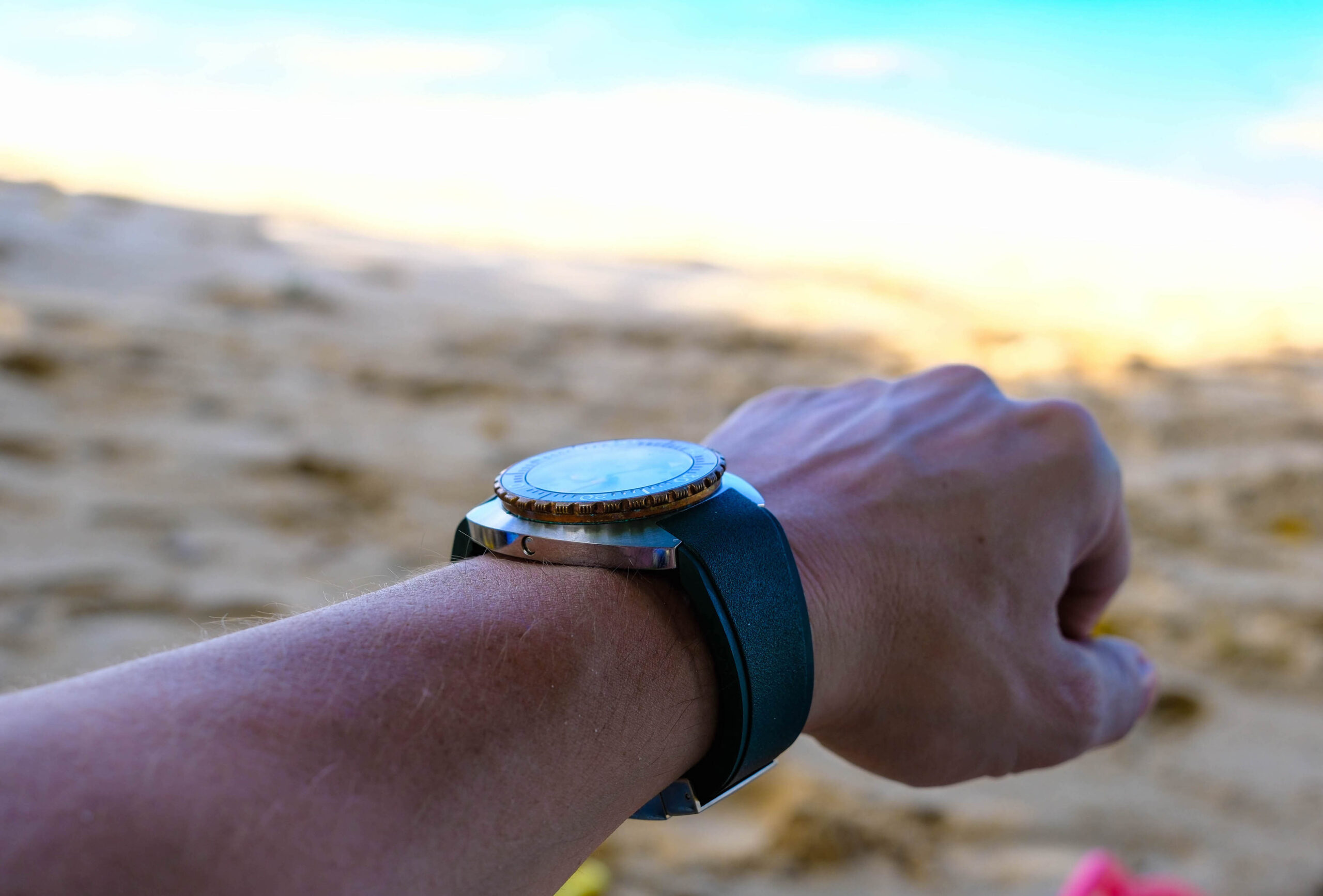 Doxa-Army-Wrist-Bronze-Hints