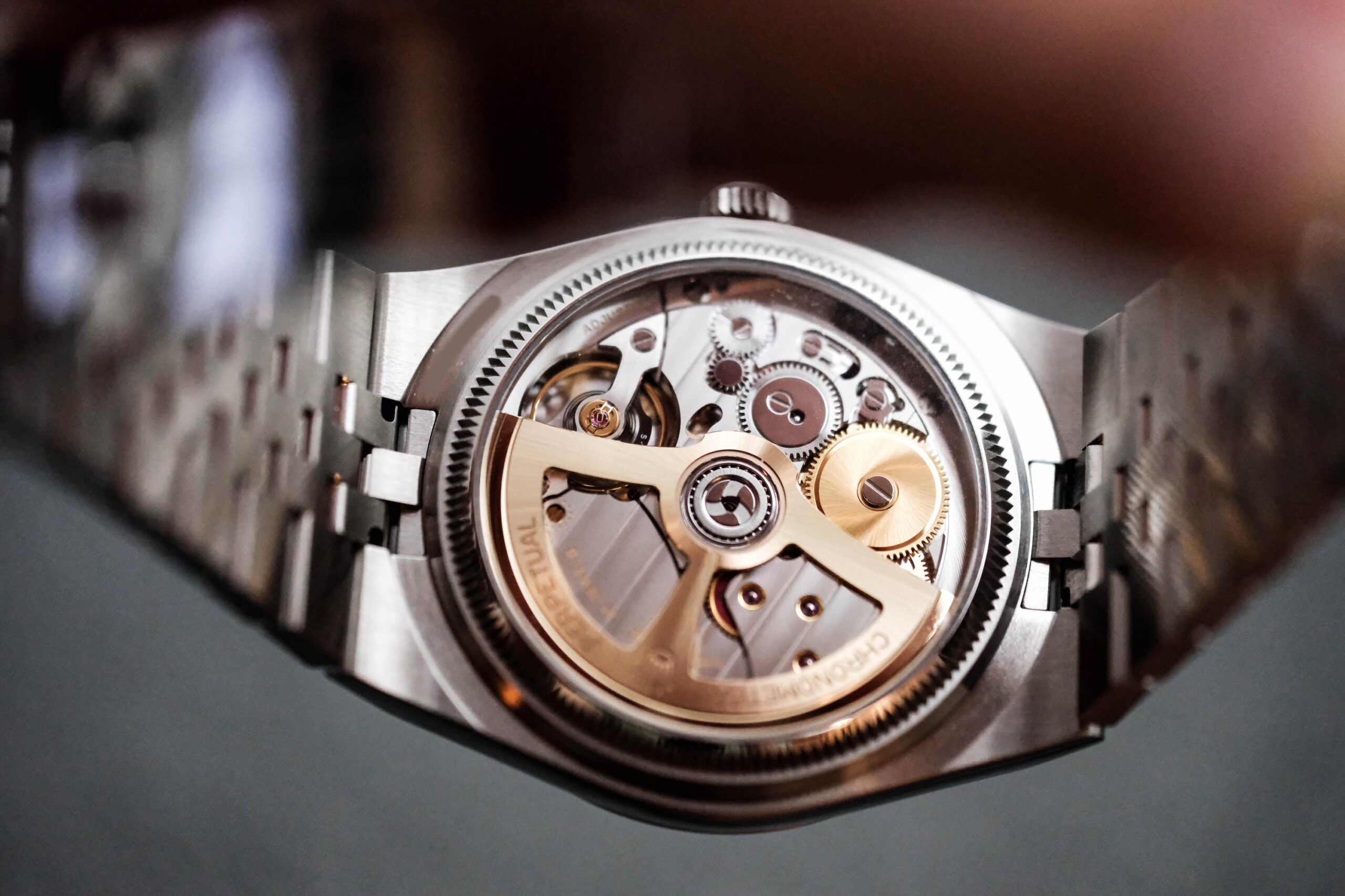 land-dweller-calibre-7135-movement