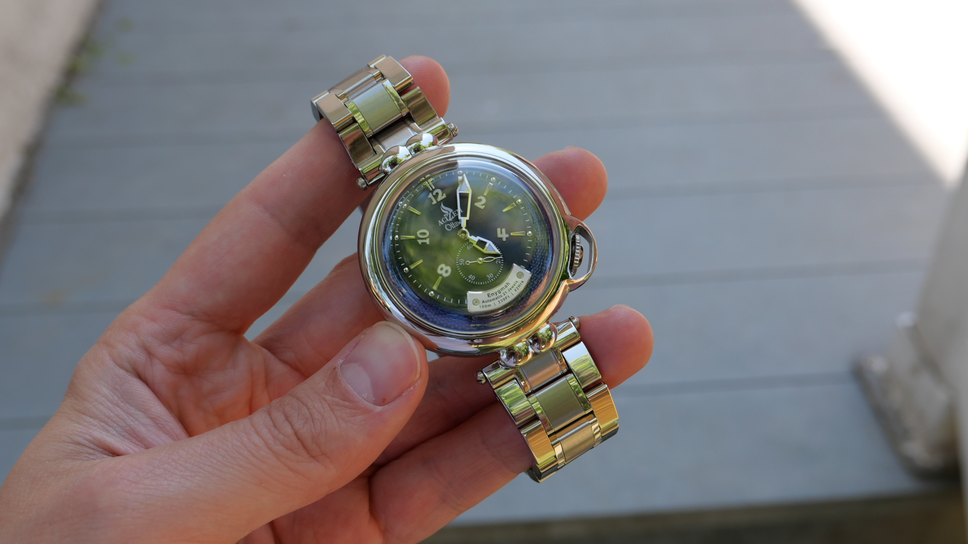 Acizem-Enygmah-In-Hand-Full-View